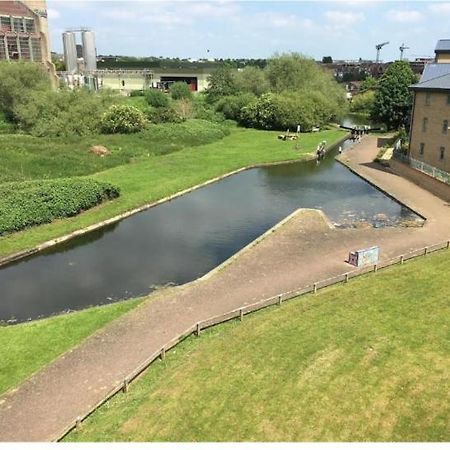 Double Room In A Top Floor Shared Apartment Northampton Esterno foto
