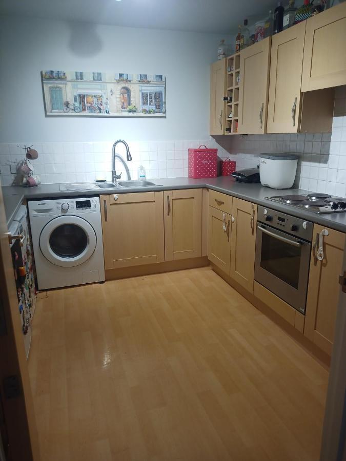 Double Room In A Top Floor Shared Apartment Northampton Esterno foto