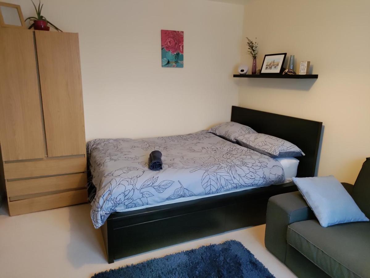 Double Room In A Top Floor Shared Apartment Northampton Esterno foto