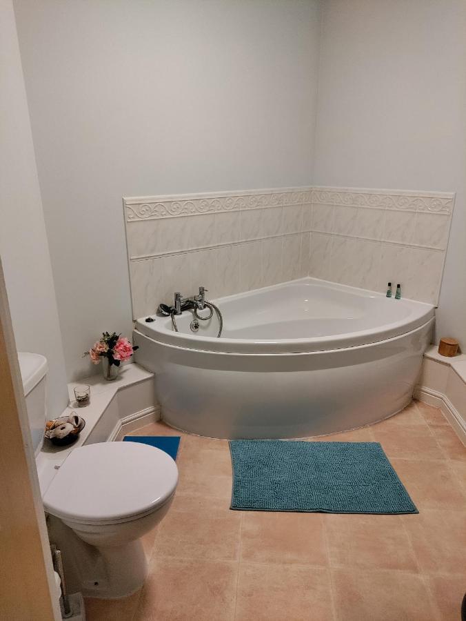 Double Room In A Top Floor Shared Apartment Northampton Esterno foto